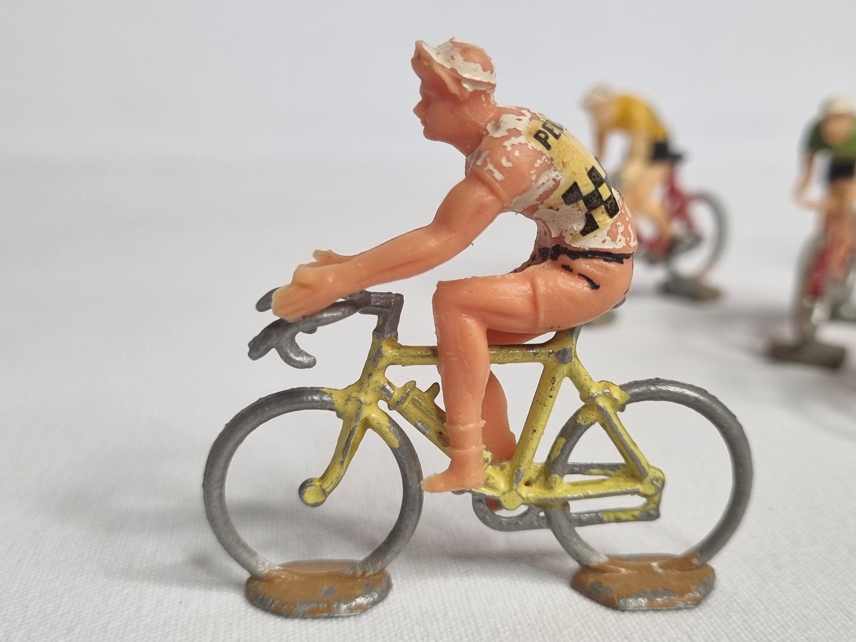 ヴィンテージプラスチック製サイクリストフィギュア8体セット + 先頭の