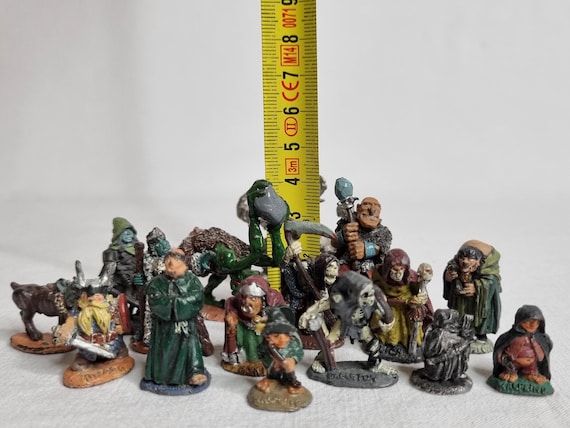 Lot of 16 Painted Metal Miniatures – Games Workshop & Others