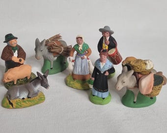 Provençal Santons – Set of 7 signed artisan figures (Escoffier, Guégan, Richard, Lambert) – 8 cm