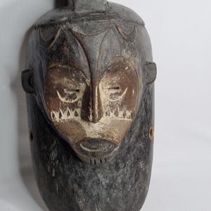 古代ファング・ンギル族の仮面 - アフリカの伝統芸術 - ガボン、20 世紀