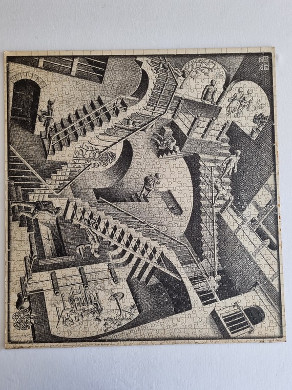 M.C.エッシャーの絵画を模したパズルボードの絵画「相対性」、1970年代