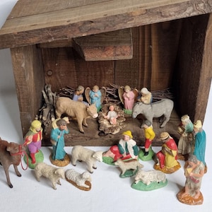 Christmas nativity Devineau set with 21 antique plaster figurines 7 to 9 cm (early 20th century), handcrafted wooden stable