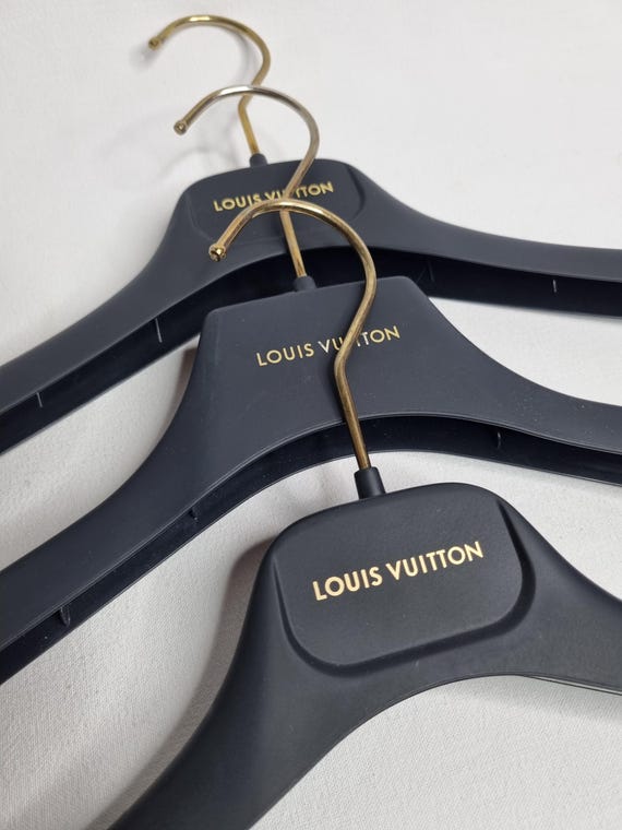 LOUIS VUITTON ブラックハンガー 7本セット ルイ・ヴィトンのマットブラックハンガー3本セット - Etsy 日本