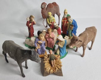 Lot de 230 santons (personnages, saints, nouveaux nés