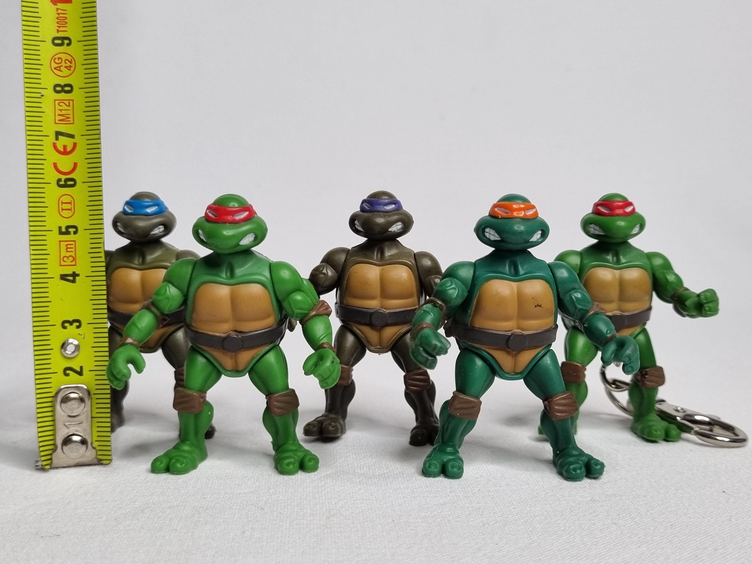 Set of 4 Ninja Mini Turtles Figures 2002 + Raphael Keychain