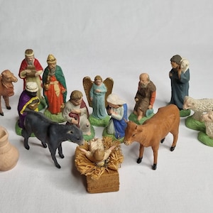 Set of 16 old Devineau nativity figurines and accessories with plaster animals