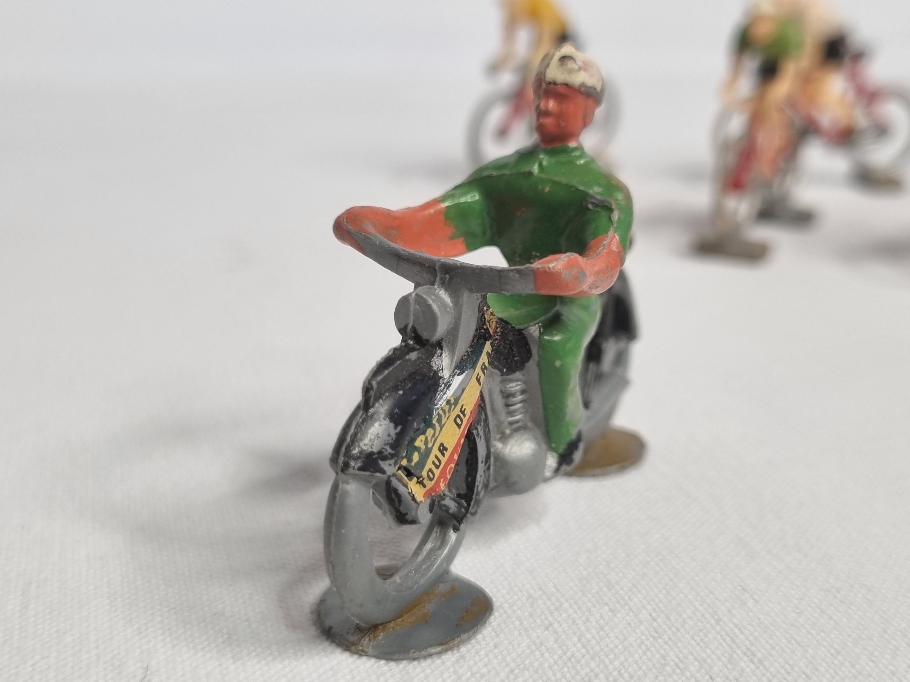 ヴィンテージプラスチック製サイクリストフィギュア8体セット + 先頭の