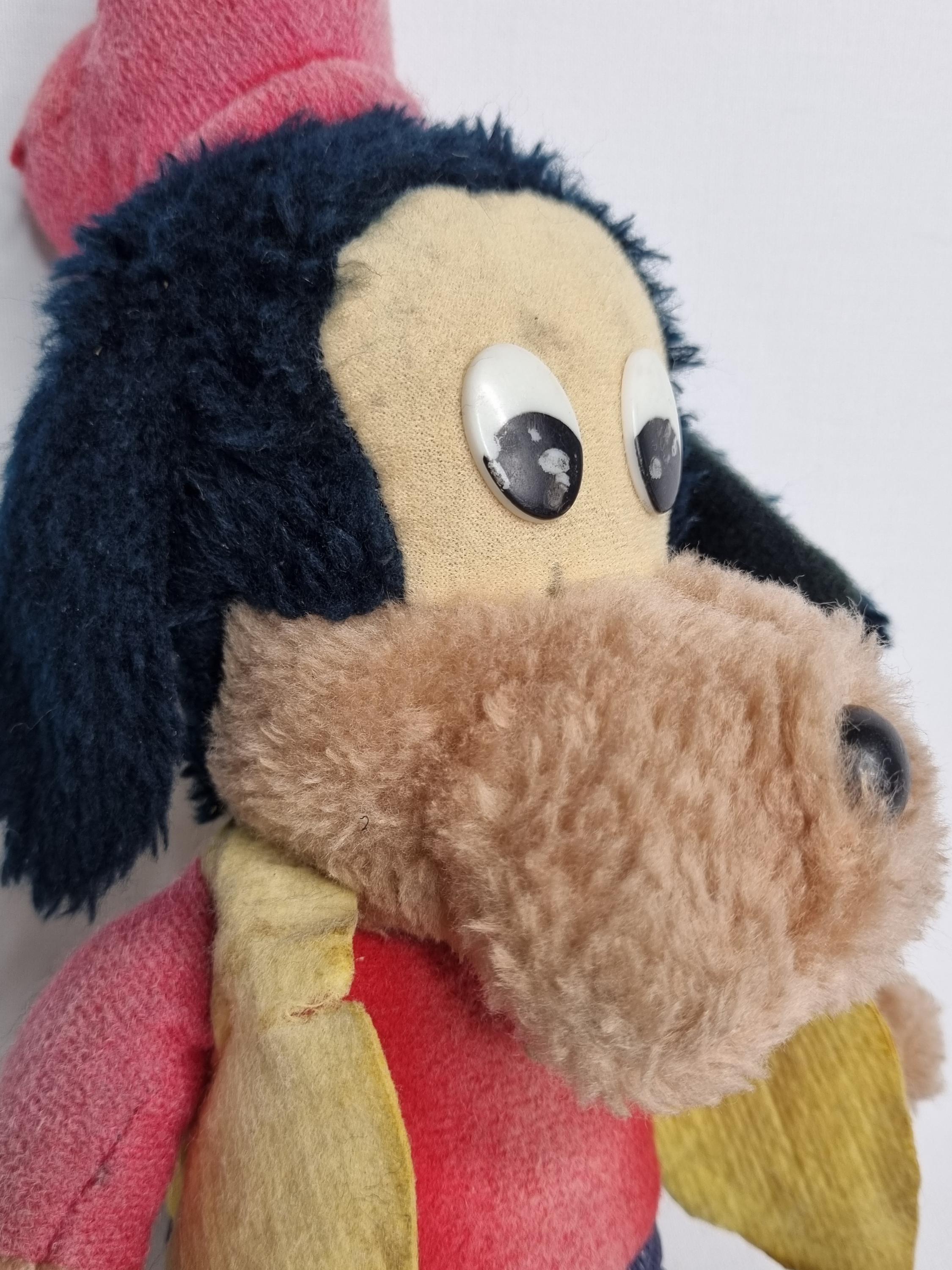 ヴィンテージディズニーぬいぐるみ – 赤い帽子をかぶったグーフィー
