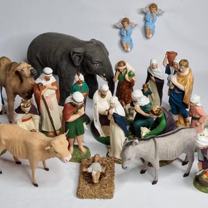Complete Nativity Scene in Painted Plaster with 28 Santons and Animals, including a Rare 17 cm Elephant