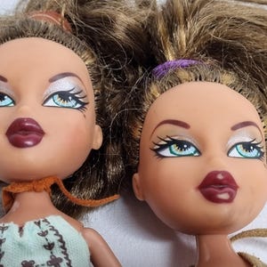 Set of 2 Bratz Dolls - First Edition 2001 - Original Outfits