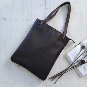 Bolso de mano de piel marrón chocolate oscuro para mujer / Bolso minimalista para portátil - Bolso grande y delgado para ordenador / Bolso grande para hombro / Cartera de negocios