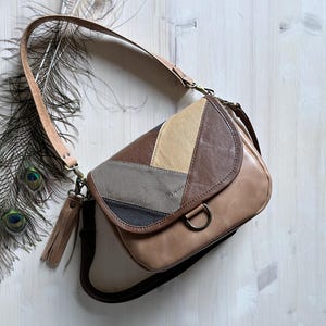 Braune Leder Saddle Bag mit Herringbone Patchwork: Handgemachte Crossbody Geldbörse