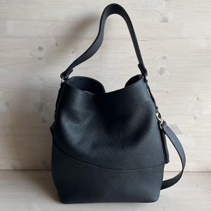 Oversized Black Leather Hobo Bag: back of the bag