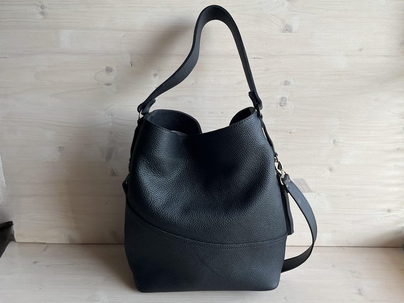 Oversized Black Leather Hobo Bag: back of the bag