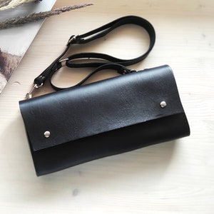 Dicke Leder Crossbody Tasche für Frauen Klein - Minimalistische schwarze Tasche: Crossbody Tasche für jeden Tag / Elegante Schulter Handtasche / Umschlag Clutch Tasche