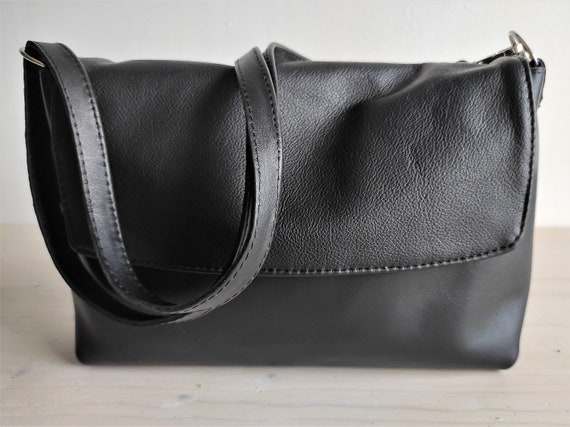 Black purse medium size hotsell
