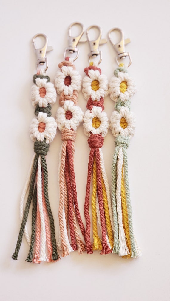 Macrame Daisy Keychain, Macrame Daisy - Etsy