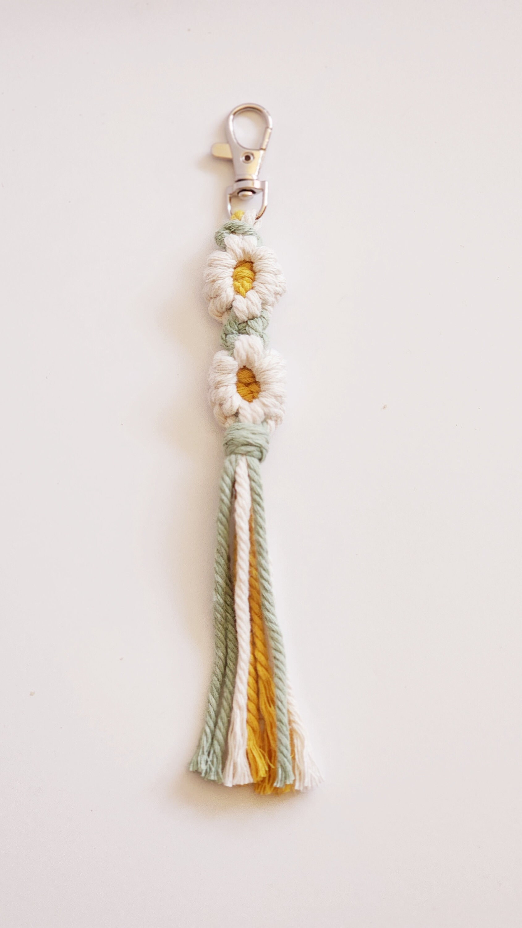 Macrame Daisy Keychain, Macrame Daisy - Etsy