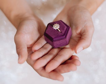 HEXAGON ring box made of elegant velvet, plum