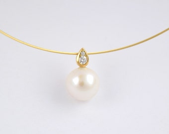 Pendant 18 kt yellow gold with pearl and diamonds, pearl pendant with diamonds, pendant with white pearl,gold pendant with diamond and pearl