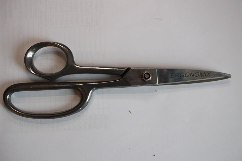 KAI 7240AS 9 1//2/" PROFESSIONAL SERRATED SHEAR FREE SHIPPING /& SHARPENING