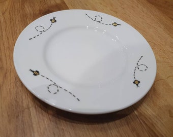 Plato lateral con forma de abejorro pintado a mano