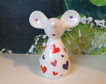 Mouse with coloured hearts