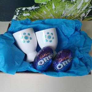 Blue flowers egg cup gift set