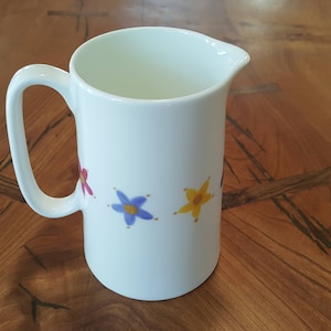Malowane ręcznie kwiaty, dzbanek na mleko z porcelany