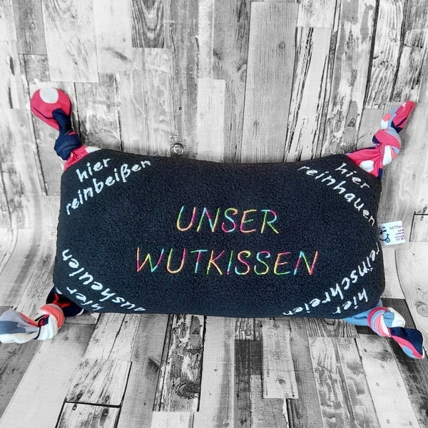 Wutkissen / Namenskissen / Schmusekissen/ klein / Kissen personalisiert / Namenskissen für Kinder und Erwachsene/ Regenbogenstickgarn