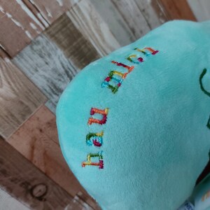 WUTKNUFFEL© in 2 Größen, Rainbow Stickgarn, Kissen mit Namen, personalisiert, Wutkissen, personalisiertes Geschenk, Wunschfarbe, mini Kissen Bild 7