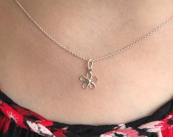 Daisy Necklace, Daisy Necklace Silver, Dainty Necklace, Silver Daisy Charm, Layering Necklace, Thin Necklace,Minimal Necklace, Everyday Wear