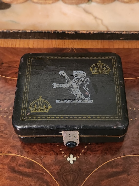 Vintage shields jewelry Gem