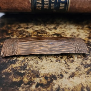 Pin de solapa de cobre estilo artes y manualidades renacentistas de Roycroft