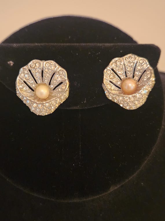 Vintage Richelieu Pearl & Glass Clip On Earrings - image 3