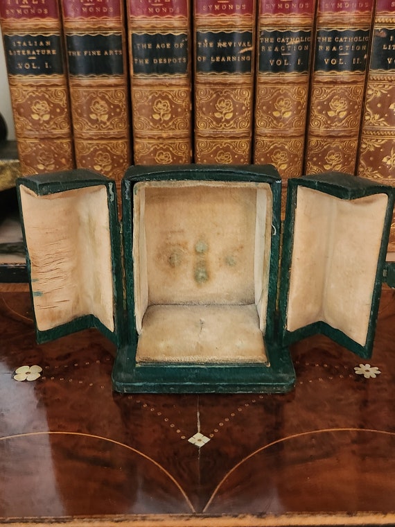 Antique Petite Double Door Presentation Box - image 4