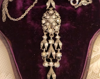 Colgante antiguo de plata de ley y pasta con cadena