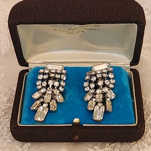 Orecchini pendenti a clip vintage anni '50 con pietre trasparenti a due livelli