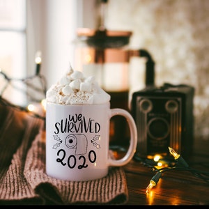 Tazza sarcastica pandemica, tazza di sopravvivenza pandemica sopravvissuta al 2020, tazza regalo, regalo pandemico divertente, stare a casa, sarcasmo di carta igienica