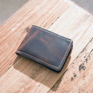 Cartera minimalista de cuero plegable - Marrón café