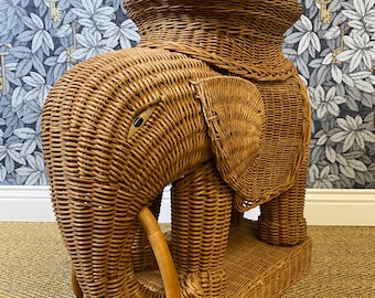 Rattan Elephant Side or Plant Table Vintage. Italy 1970s
