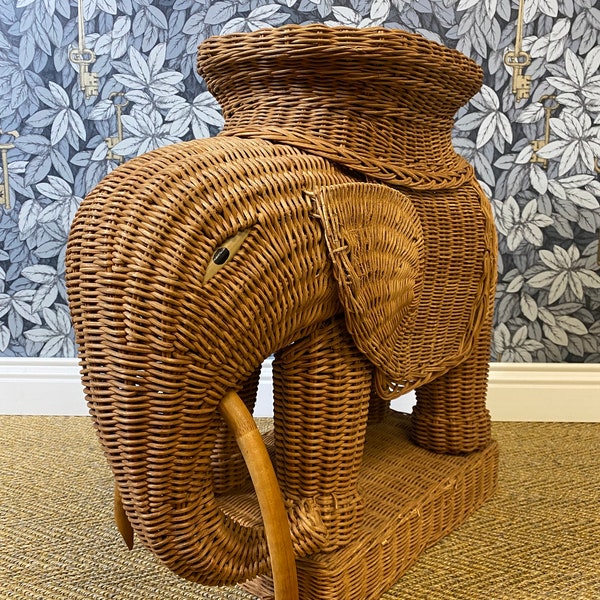 Rattan Elephant Side or Plant Table Vintage. Italy 1970s