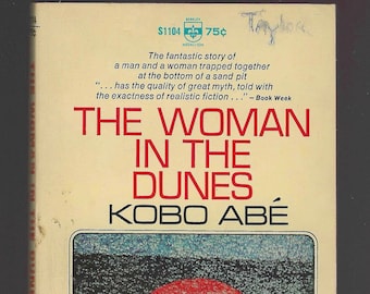 The Woman In The Dunes by Kōbō Abe, translated by E. Dale Saunders (1965 Paperback)  **  Free Shipping  **