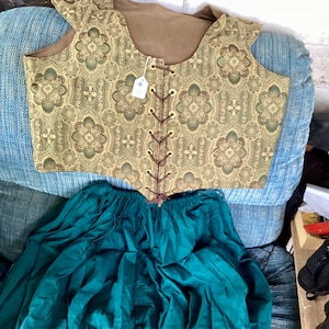 Renaissance Medieval Tudor Gown Dress Costume