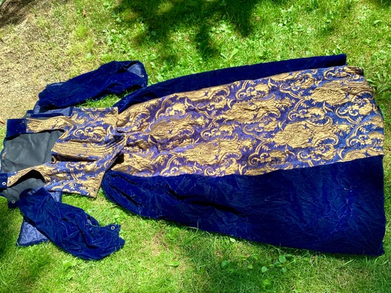 Renaissance Medieval Tudor Velour gown Costume - image 10