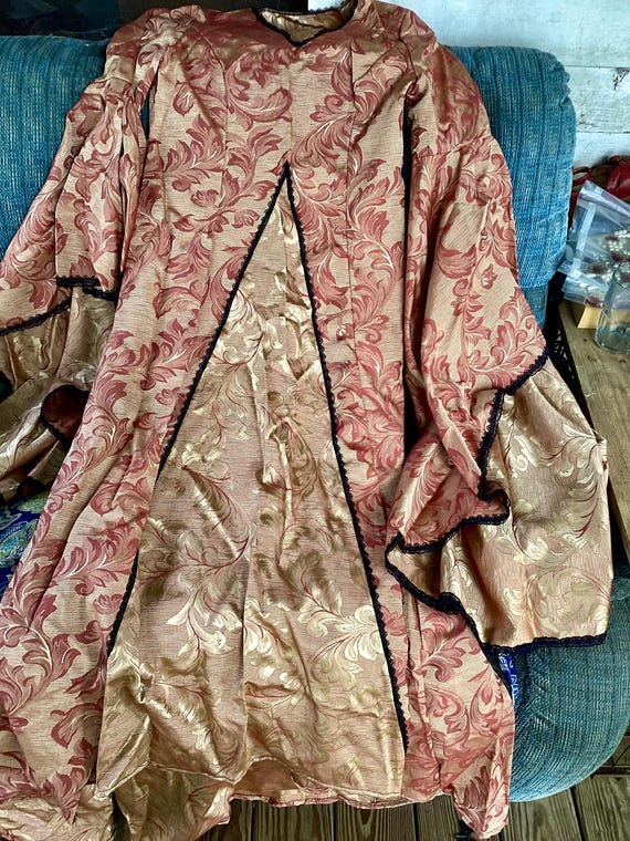 Renaissance Medieval Tudor Woman’s Gown Dress Costume