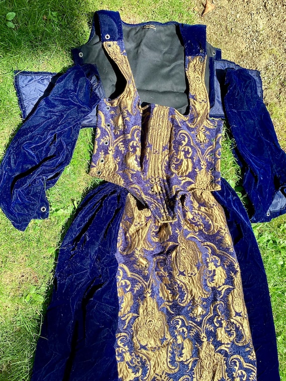 Renaissance Medieval Tudor Velour gown Costume - image 3