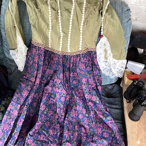 Renaissance Medieval Tudor Gown Dress Costume