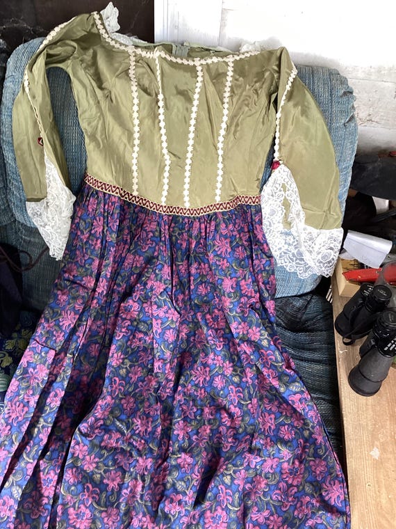 Renaissance Medieval Tudor Gown Dress Costume