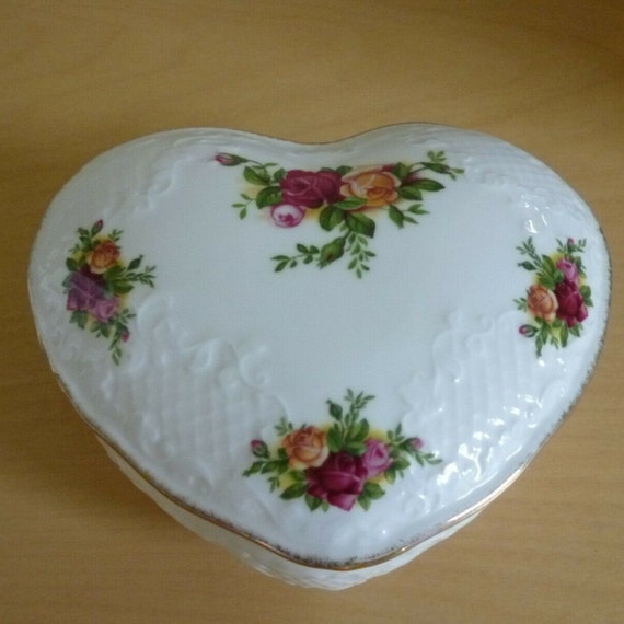 Royal Albert Bone China Old Country Roses Heart Trinket Box Candy Dish